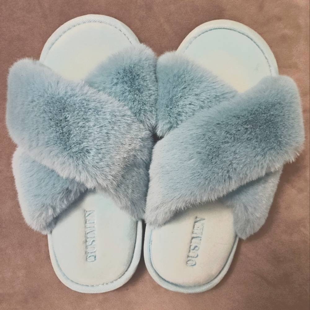 Women's Turquoise Fuzzy Slippers
